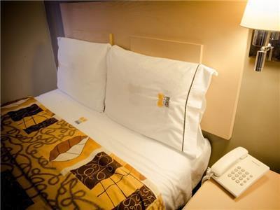 Hotel Grand Reyes モンテレー エクステリア 写真